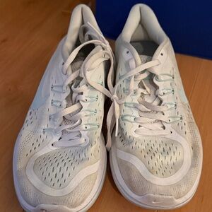 Nike Women's Athletic Shoes - White and Light Blue